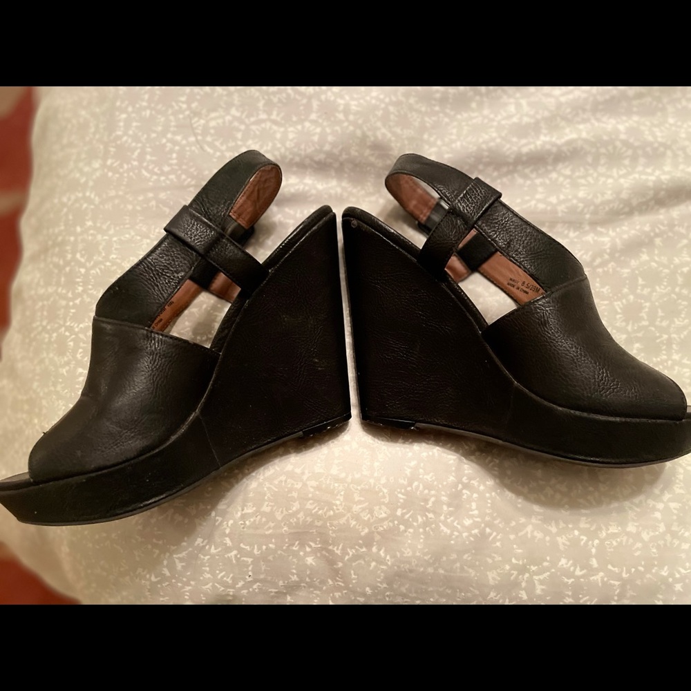 Shoes - Picture 2 of 4